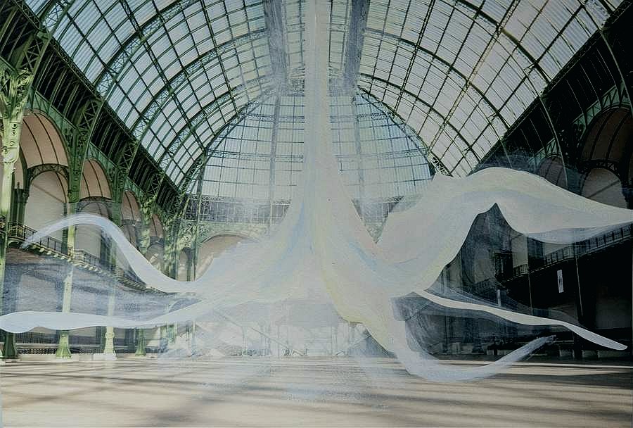 Imagem oficial da instalação “Nous, frissons d’étoiles”, de Laure Prouvost, no Grand Palais em Paris.