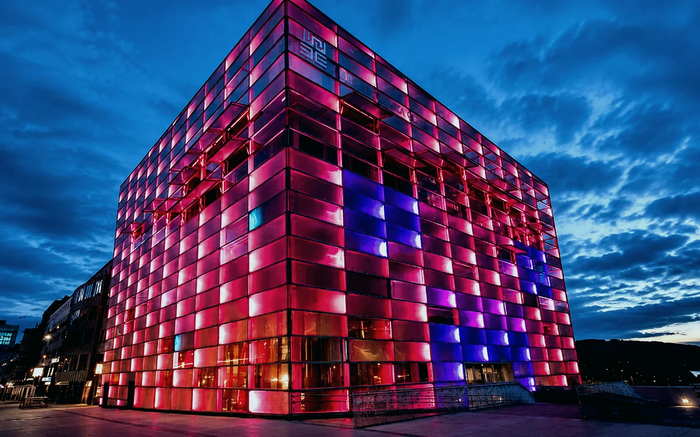 Ars Electronica Center em Linz, na Áustria, museu dedicado a arte e tecnologia
